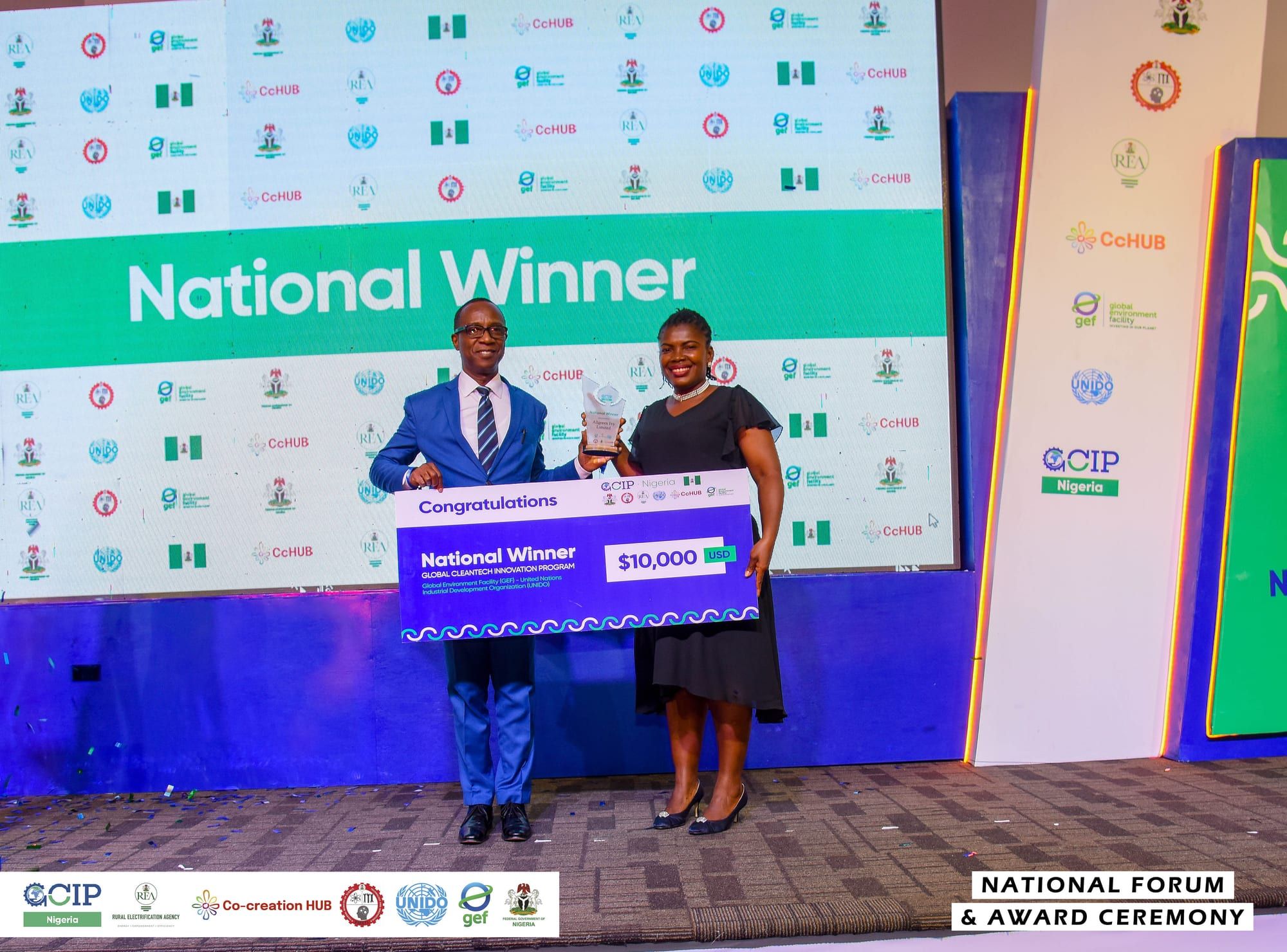 Lydia Thompson receiving the National Winner award, Global Cleantech Innovation Program